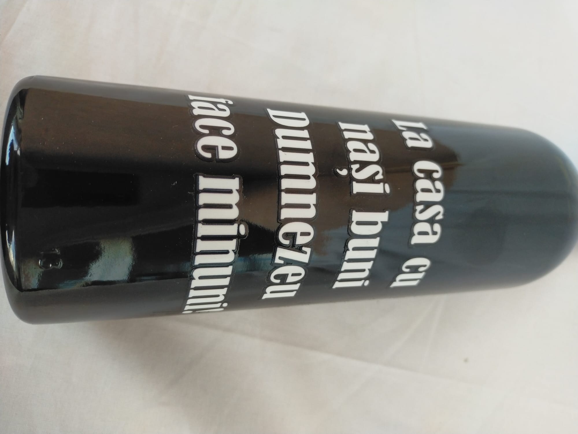 sticla de vin imprimata cu mesaj pentru nasi