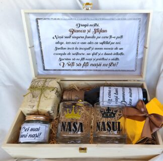 Cutie cadou personalizata pentru nasi